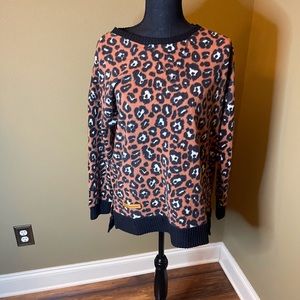 Women’s SIMPLY SOUTHERN long sleeve Leopard print shirt.